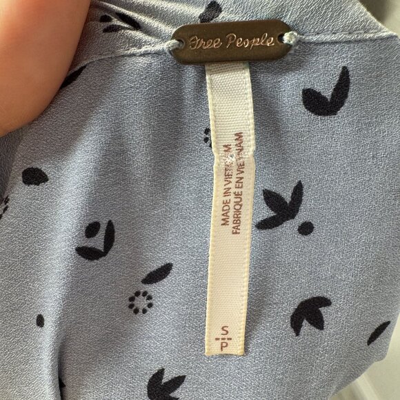 Free‎ People Sleeveless Blue Tie-Front Blouse With Black Floral Print - Picture 3 of 4